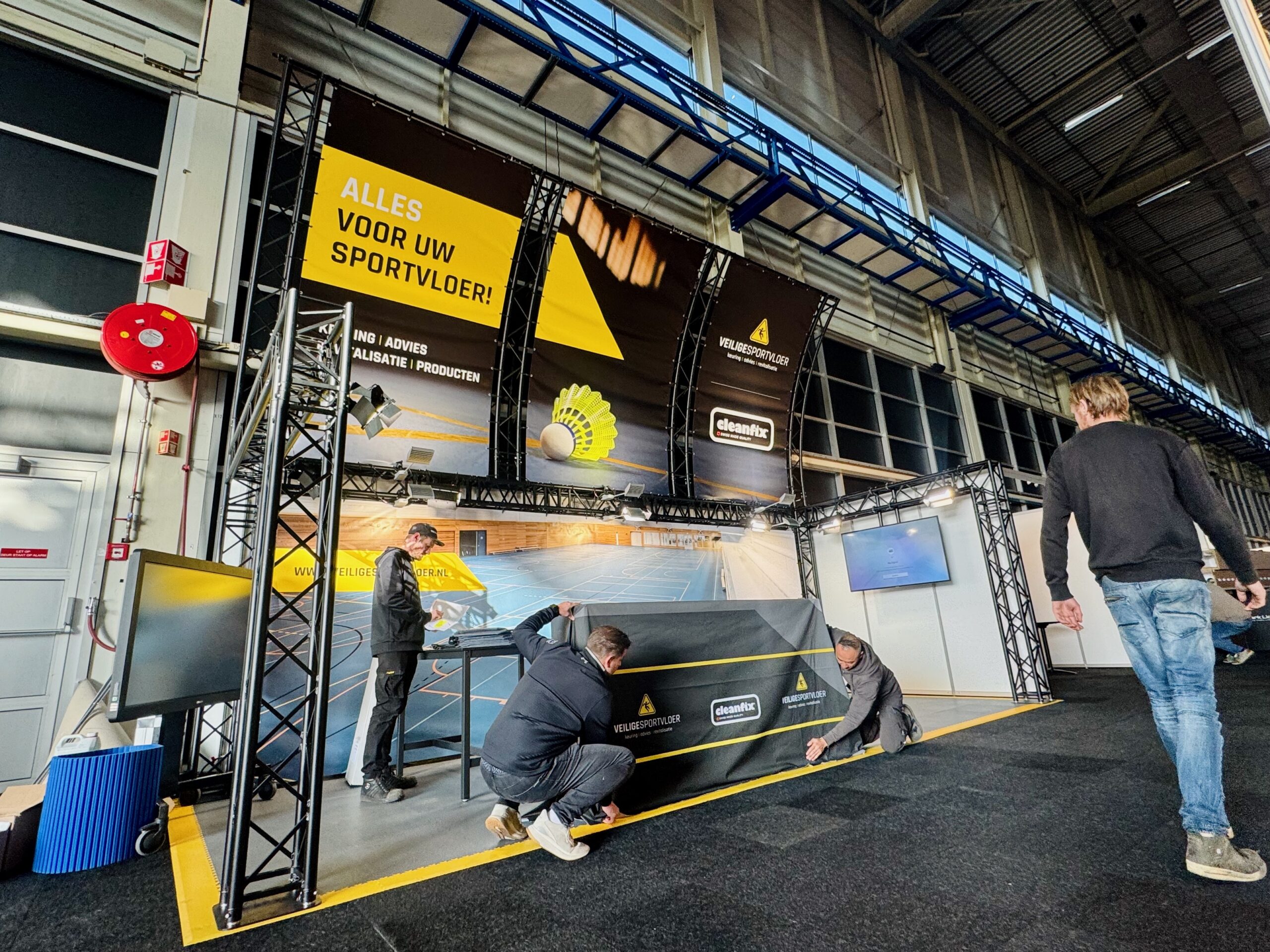 Master Partys gebogen truss zwart huren